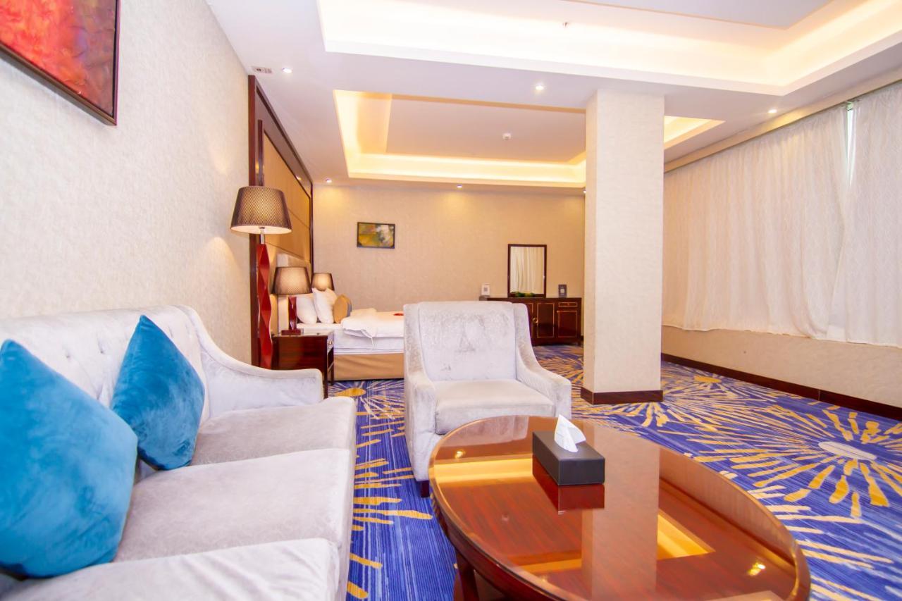 فندق هوليداي الخليج الرياض - Holiday Al Khaleej Hotel Exterior photo