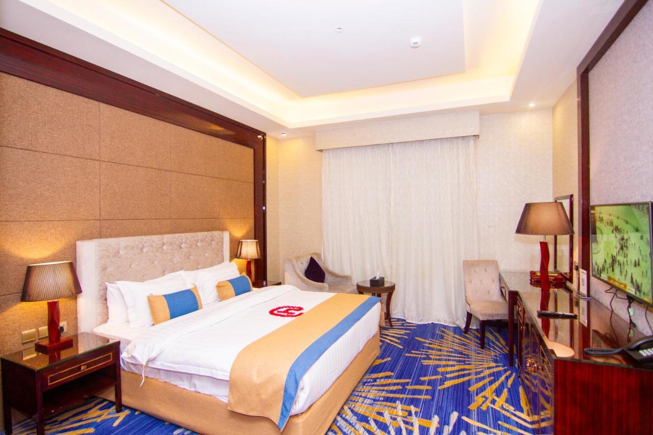 فندق هوليداي الخليج الرياض - Holiday Al Khaleej Hotel Exterior photo